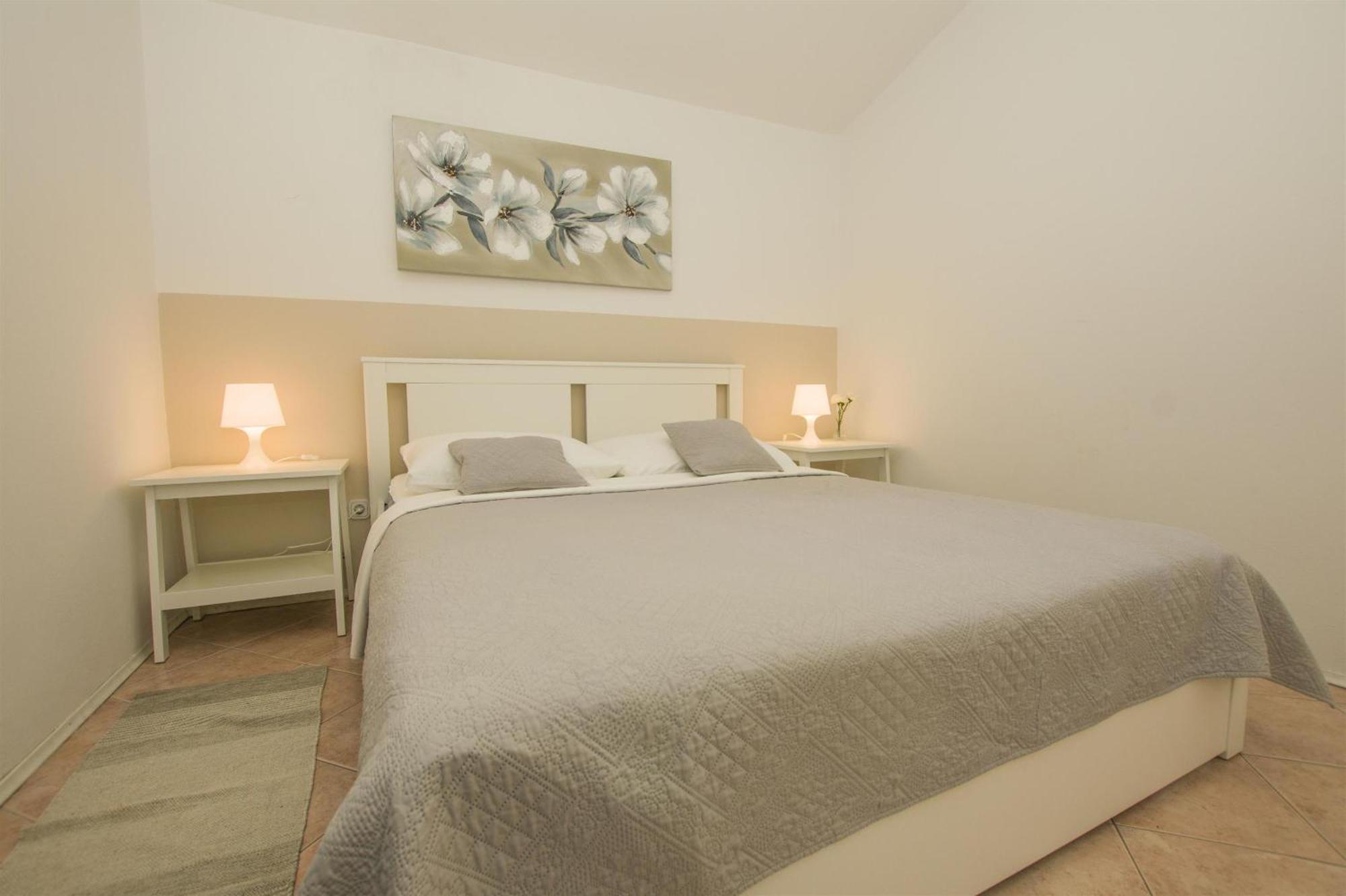 Apartments Josip Drage Exterior photo